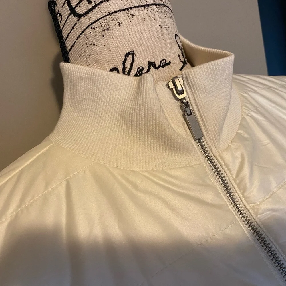 Light weight Jacket - Picture 5 of 9